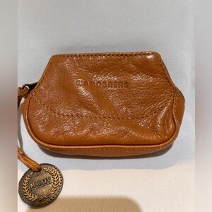 Wanderers LeMarais tan card wallet with signature coin. Size 4 x 3